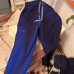 large petite figs jogger scrubs